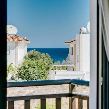 Elisa * Paralimni